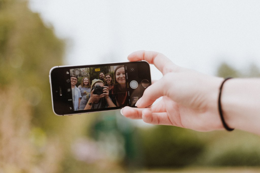 Researchers (Ironically) Believe Phones Could Save People From Selfie Deaths